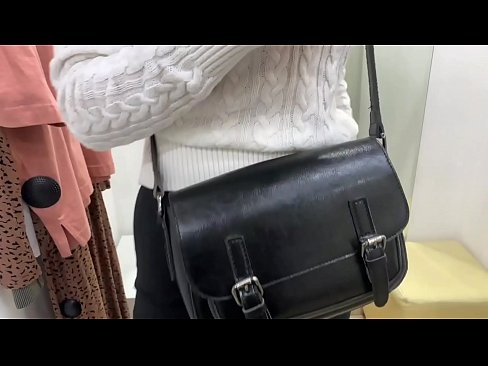 ❤️ Masturbasyona giştî ya keçika ciwan FeralBerry bi dilopek li jûreya fitarê ❤️❌ Vîdyoya porno li me ku.xxxbunker.ru ️❤